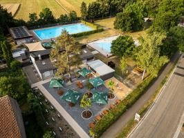 Freibad Löchgau mit Biergartenbereich